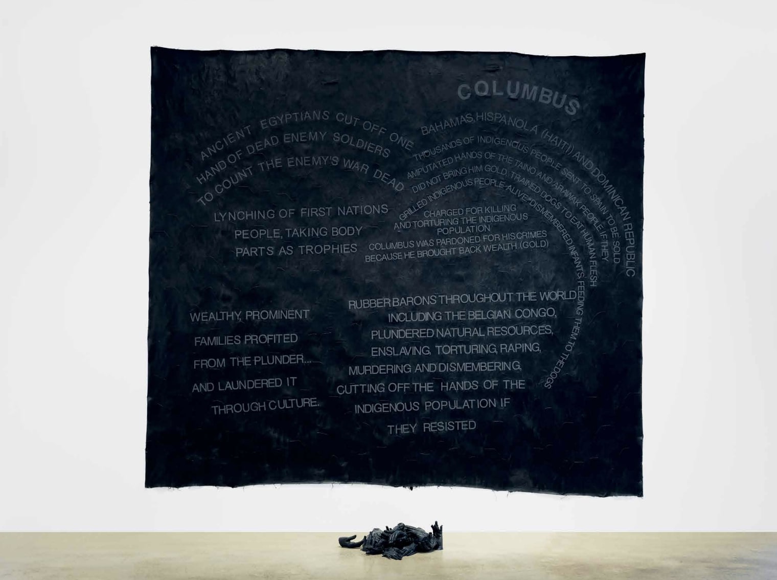 Howardena Pindell: Columbus, 2020, vegyes technika, vászon, 274,3 × 304,8 cm, a művész és a Garth Greenan Gallery, New York jóvoltából / HUNGART © 2022